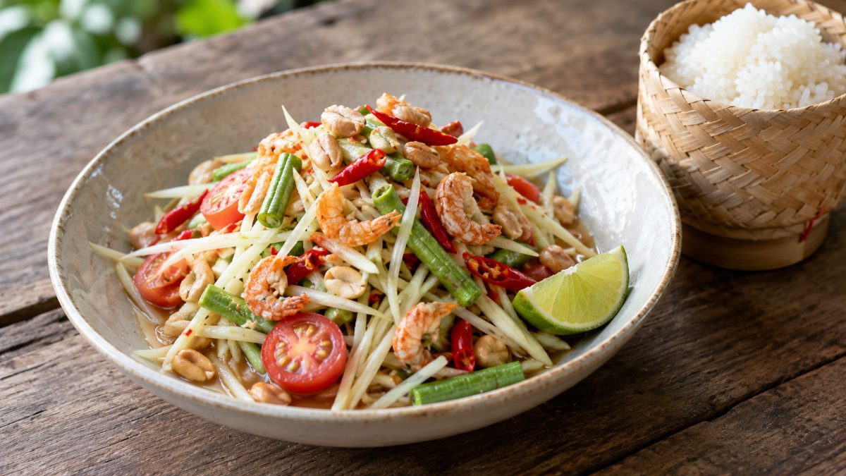Som Tam Recipe (Thai Green Papaya Salad) from Thailand
